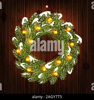 Ghirlanda di Natale fatto di rami di abete, isolato su sfondo bianco. Illustrazione realistica, elemento di design. Foto Stock