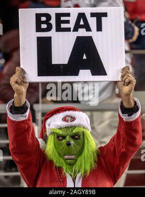 Santa Clara, California, USA. Xxi Dec, 2019. Grinch era su San Francisco lato su Sabato, 21 dicembre 2019, a Levis Stadium di Santa Clara, California. Il 49ers sconfitto la Rams 34-31. Credito: Al di Golub/ZUMA filo/Alamy Live News Foto Stock