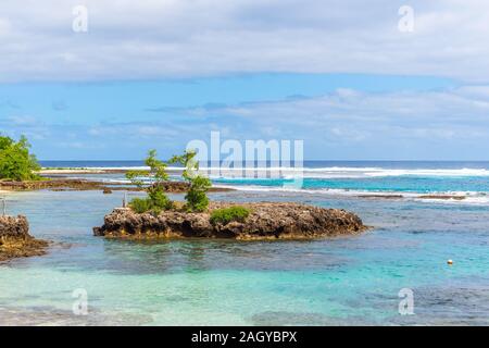 Seascape vista in tempo soleggiato, dell'Isola di Tanna, Vanuatu Foto Stock