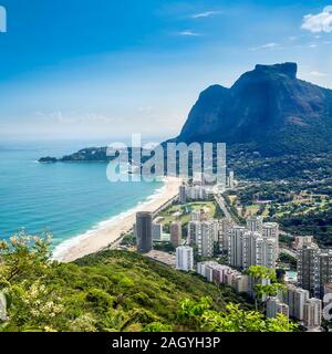 Sao Conrado con Pedra Da Gavea Hill, Rio de Janeiro Foto Stock