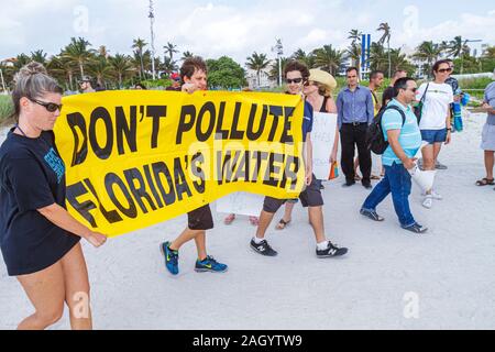 Miami Beach Florida, protesta contro le fuoriuscite di petrolio, perforazione offshore, banner, cartello, FL100515036 Foto Stock