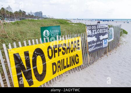 Miami Beach Florida, protesta contro le fuoriuscite di petrolio, perforazione offshore, banner, cartello, FL100515032 Foto Stock