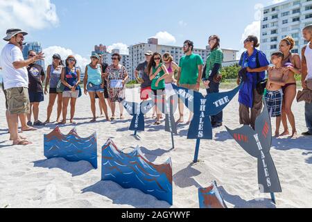 Miami Beach Florida,Greenpeace,dimostrazione,protesta,salvare le balene,organizzatore,organizzare,segno,gruppo,sostenitori,FL100526023 Foto Stock