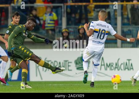 Mario Balotelli (Brescia) durante l'italiano 'Serie A' match tra Parma 1-1 Brescia a stadio Ennio Tardini su dicembre 22, 2019 a Parma, Italia. Credito: Maurizio Borsari/AFLO/Alamy Live News Foto Stock