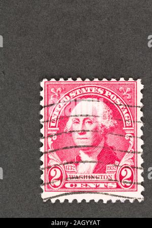 American francobollo commemorativo nel bicentenario della nascita di ex presidente George Washington in rosso 2 cent timbro dal 1932. Foto Stock