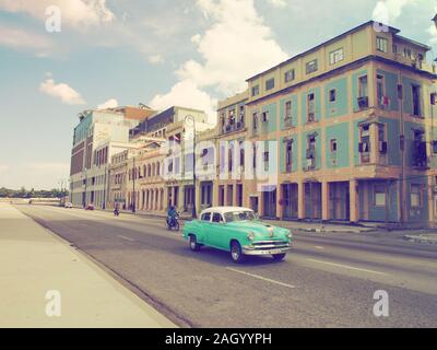 Auto d'epoca sul Malecon, Havana Foto Stock