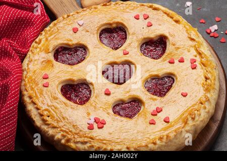 Lampone torta per il giorno di San Valentino con il cuore Foto Stock