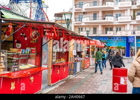 All'interno del villaggio dei Puffi in Piazza Macedonia a Katerini, Grecia Foto Stock