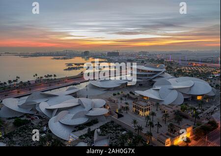 Vista aerea del Qatar National Museum di prima mattina Foto Stock