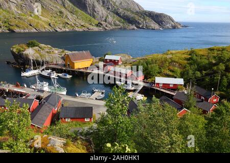 Bellissima la Norvegia. Arcipelago delle Lofoten. Nusfjord villaggio di pescatori in Flakstadoya isola. Foto Stock