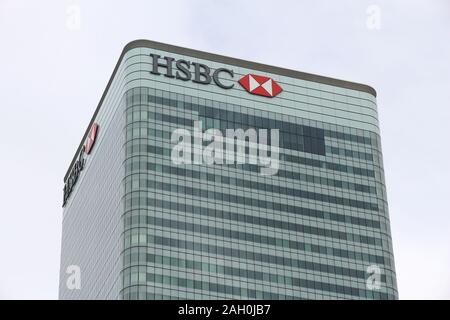 LONDON, Regno Unito - 8 Luglio 2016: HSBC torre (8 Canada Square) a Canary Wharf, Londra, Regno Unito. Essa è la sede principale della banca HSBC. Foto Stock