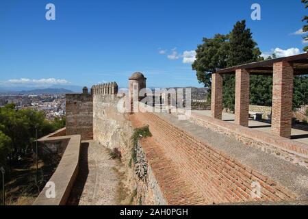 Malaga in Andalusia, Spagna. Alcazaba mura di un castello sul monte Gibralfaro. Foto Stock