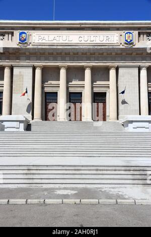 Città Tulcea, Romania. Palazzo municipale di cultura (Palatul Culturii). Foto Stock