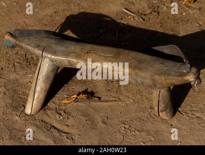 Cuscino in legno dalla tribù Mundari, Equatoria centrale, Terekeka, sud Sudan Foto Stock