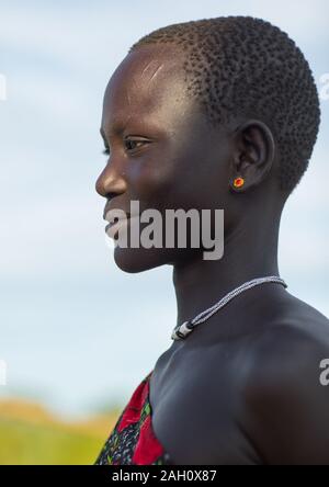 Ritratto di una tribù Mundari ragazza adolescente, Equatoria centrale, Terekeka, sud Sudan Foto Stock