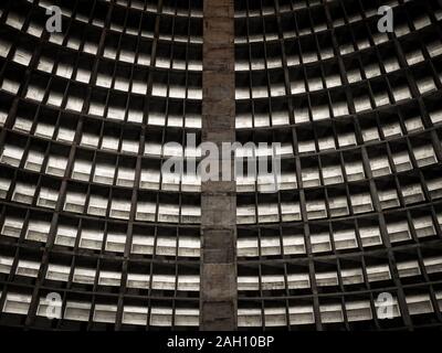 Cattedrale di Rio, dettaglio interno della geometria astratta di questa brutale architettura modernista in cemento. Foto Stock