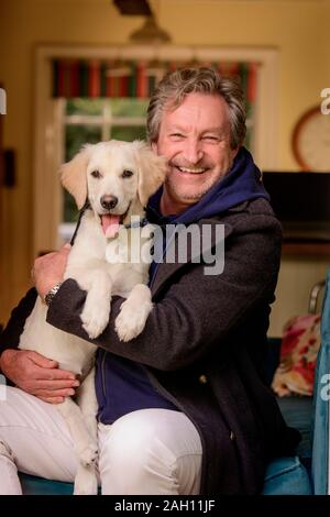 TV personality Tommy Boyd al suo West Sussex home. Foto Stock