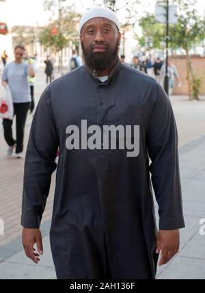 Abu Izzadeen organizzatore di una manifestazione di protesta per introdurre la Sharia zone in Walthamstow. Foto Stock