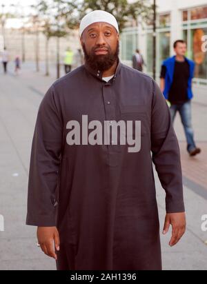 Abu Izzadeen organizzatore di una manifestazione di protesta per introdurre la Sharia zone in Walthamstow. Foto Stock