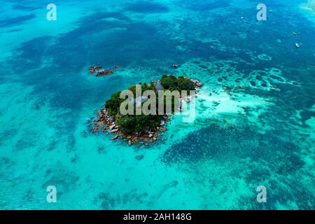 Seychelles Paradise beach antenna fuco paesaggio panorama dell'isola di Praslin anse volbert Foto Stock