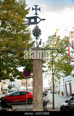 L'inquisizione picchetto (Auto-da-fe) davanti od il Sant Bartolomeu Chiesa, Coimbra, Portogallo Foto Stock