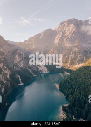 Antenna del Lago di Braies nel Nord Italia Foto Stock