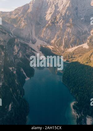 Antenna del Lago di Braies nel Nord Italia Foto Stock