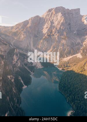 Antenna del Lago di Braies nel Nord Italia Foto Stock