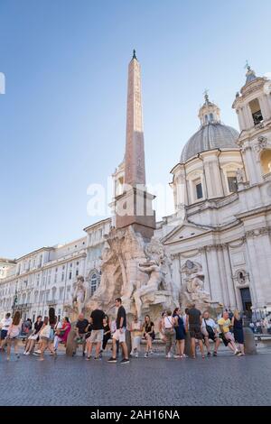 Bernini' s quattro fiumi fontana dei Quattro Fiumi, Piazza Navona, Roma, Italia Foto Stock