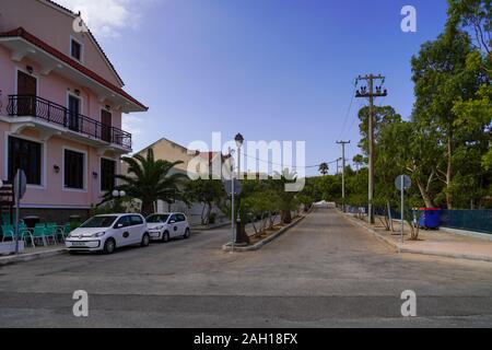 Strada residenziale di Argostoli, Cefalonia, Grecia Foto Stock