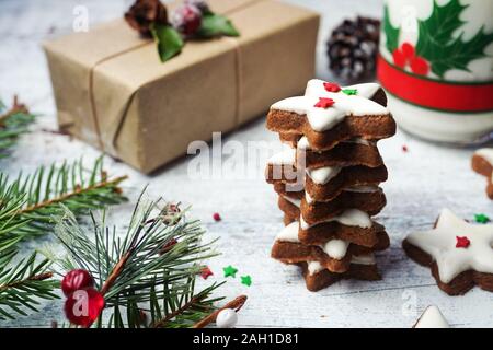 Natale stella smerigliato cookie sul festosa di sfondo per le vacanze Foto Stock