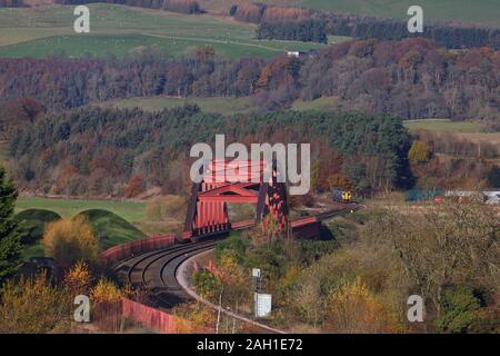 Abellio Scotrail classe 156 sprinter Treno in avvicinamento l'acciaio Portrack viadotto sul Glasgow e sud occidentale attraverso la linea di Dumfries e Galloway Foto Stock