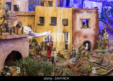 Scena della Natività che mostra il villaggio di Betlemme con dettagli dal racconto della nascita di Gesù Cristo, diorama sul display in San Cristobal de La La Foto Stock
