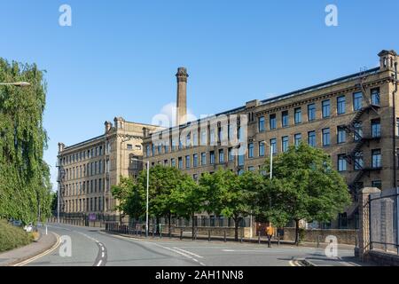 Nuovo mulino apartment Building, Victoria Mills, Salts Mill Road, Shipley, città di Bradley, West Yorkshire, Inghilterra, Regno Unito Foto Stock