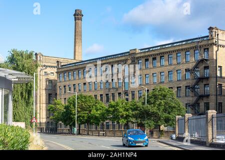 Nuovo mulino apartment Building, Victoria Mills, Salts Mill Road, Shipley, città di Bradley, West Yorkshire, Inghilterra, Regno Unito Foto Stock