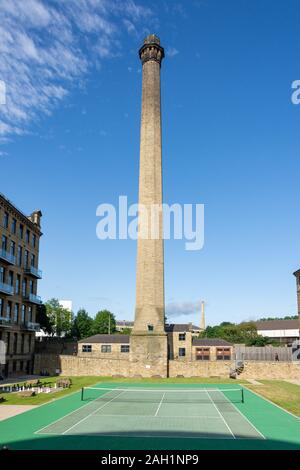 Camino a New Mill Apartment Building, Victoria Mills, Salts Mill Road, Shipley, città di Bradley, West Yorkshire, Inghilterra, Regno Unito Foto Stock