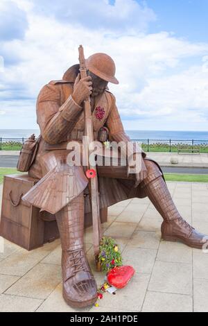 "Tommy' statua sulla foreshore, Seaham, County Durham, England, Regno Unito Foto Stock