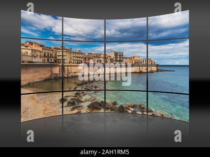 La passeggiata sul lungomare, Lungomare, nel centro storico di Siracusa, Sicilia, Italia, Europa Foto Stock