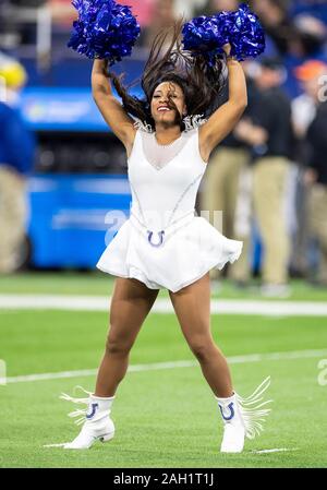 Indianapolis, Indiana, Stati Uniti d'America. 22 Dic, 2019. Indianapolis Colts cheerleader esegue durante la NFL Football azione di gioco tra il Carolina Panthers e Indianapolis Colts a Lucas Oil Stadium di Indianapolis, Indiana. Sconfitto Indianapolis Carolina 38-6. John Mersits/CSM/Alamy Live News Foto Stock