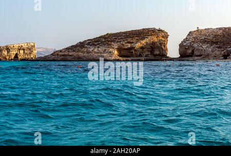 La Laguna Blu con Cominotto c isola in background Foto Stock