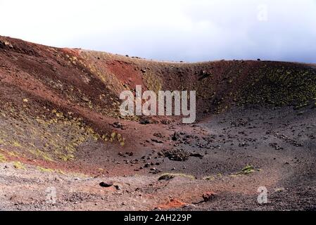 Italia Catania, vulcano Etna, 03 Maggio 2019 : un cratere spento dell'Etna Foto Stock