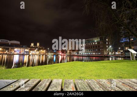 Waterfront bar di notte a Lincoln, Regno Unito Foto Stock