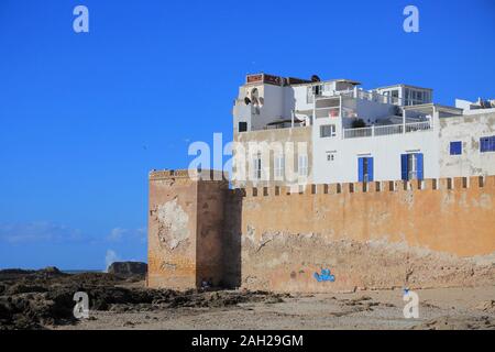 Antica città murata, bastioni, Essaouira, Sito Patrimonio Mondiale dell'UNESCO, il Marocco, la costa atlantica del nord Africa Foto Stock