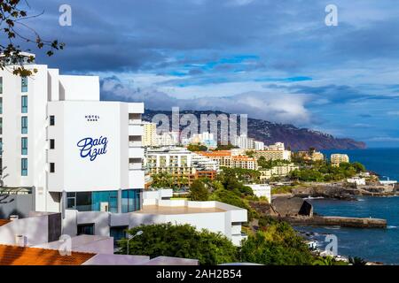 Hotel Baía Azul e resort lungo la costa di Funchal, Madeira, Portogallo Foto Stock