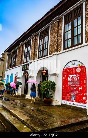 Malacca, Malesia - Dic 15, 2019: Malaysia-China amicizia Piazza botanico a Jonker a piedi in China Town, Melaka. Foto Stock