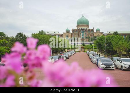 Kuala Lumpur, Malesia - 8 Novembre 2019: il primo ministro Ufficio di Malaysia denominato Jabatan Perdana Menteri edificio in Putrajaya, Malaysia. Foto Stock