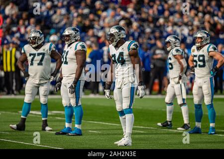 Indianapolis, Indiana, Stati Uniti d'America. 22 Dic, 2019. Il Carolina Panthers linea di difesa nella prima metà del gioco tra la Carolina Panthers e Indianapolis Colts a Lucas Oil Stadium, Indianapolis, Indiana. Credito: Scott Stuart/ZUMA filo/Alamy Live News Foto Stock