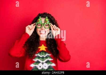 Sorridente masquerade bella donna con gli occhi verdi e capelli biondi Foto  stock - Alamy