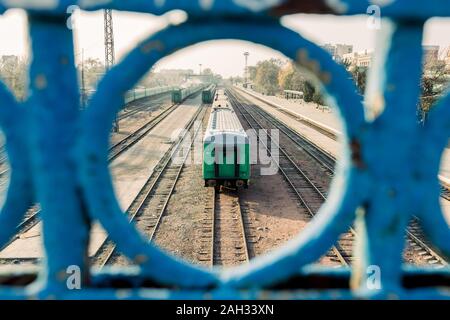 Vecchio e Vintage stazione ferroviaria in Kirghizistan Foto Stock