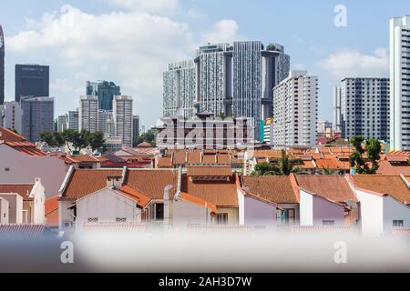 Skyline di Chinatown in una giornata nuvolosa, mix di proprietà commerciali, proprietà immobiliari, hotel e architettura culturale. Singapore Foto Stock